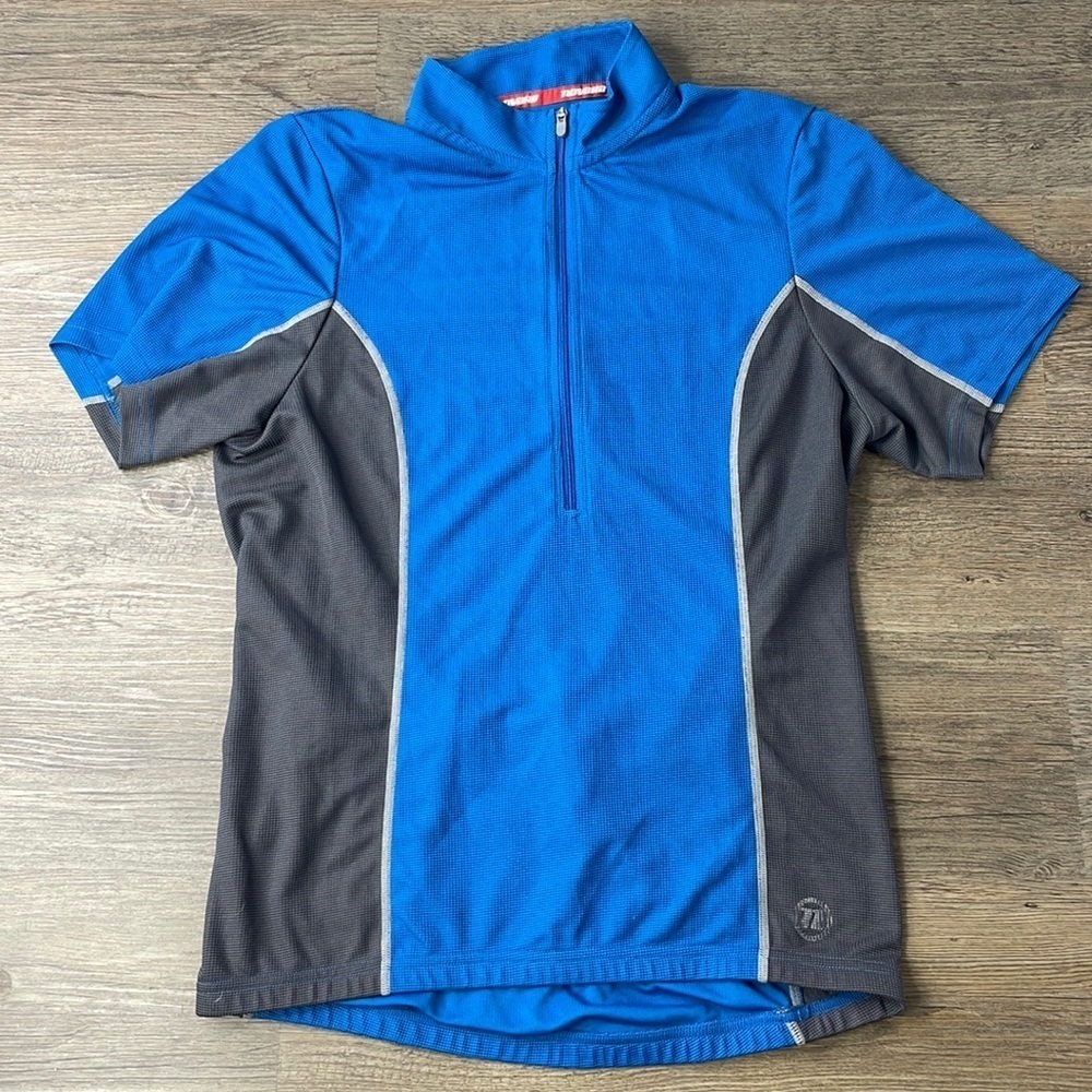 Novara Men’s Blue and Grey 1/2 Zip Short Sleeve Cycling stew, size Medium